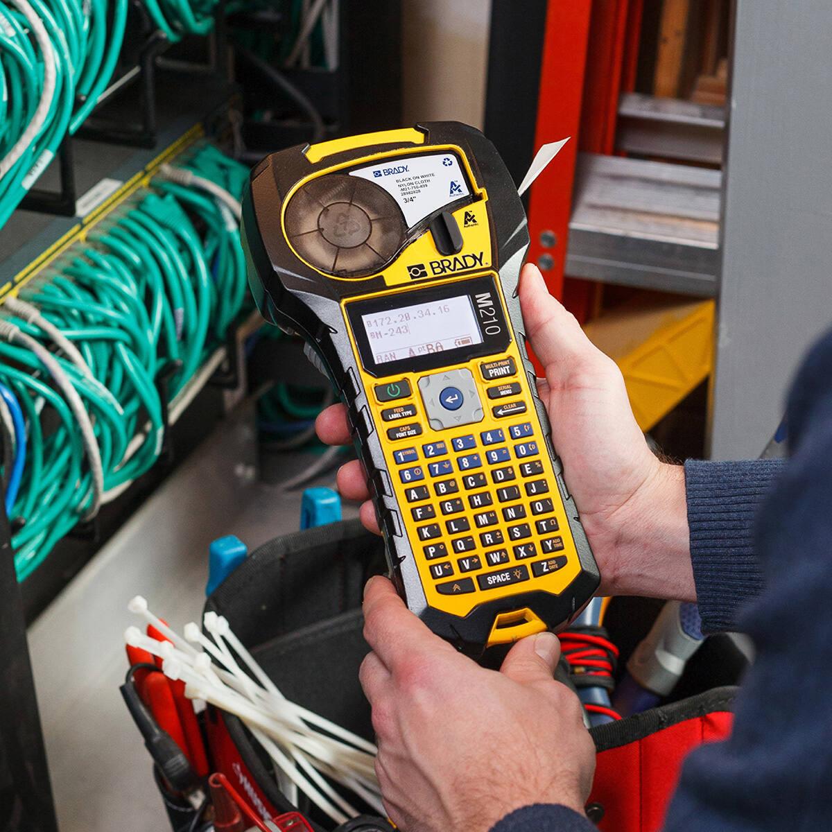 Etiqueteuse BRADY M210